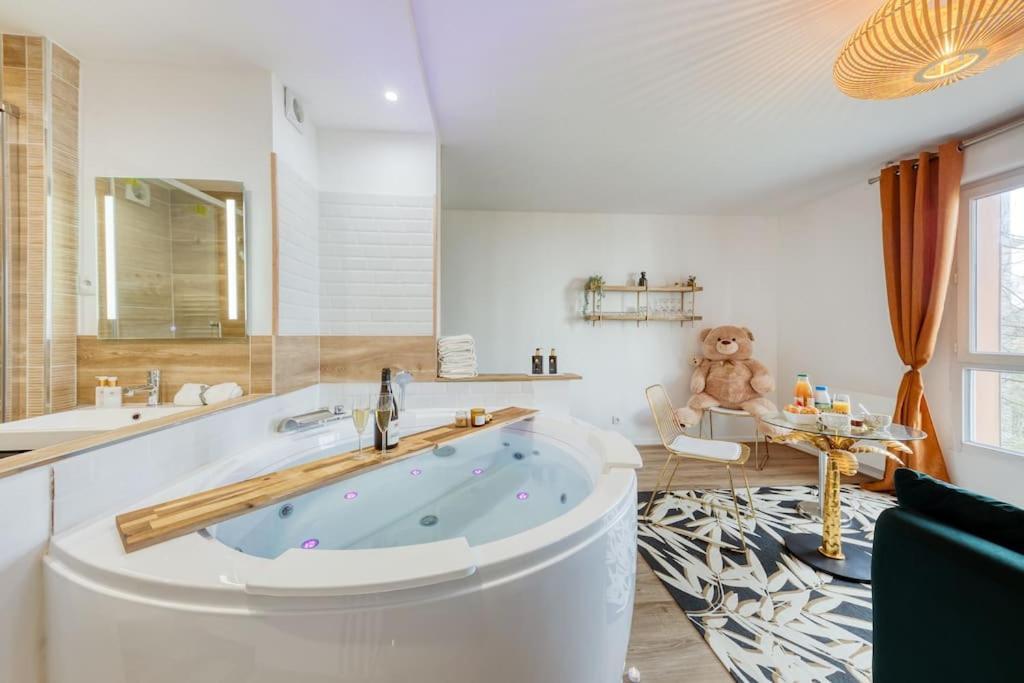Suite Love Jacuzzi Montévrain Exteriér fotografie